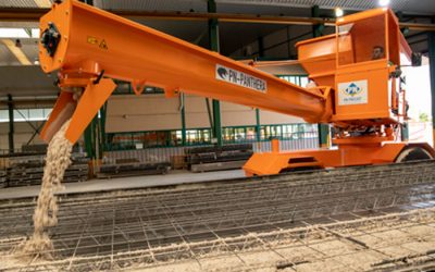 Distribuidora autopropulsada para hormigón